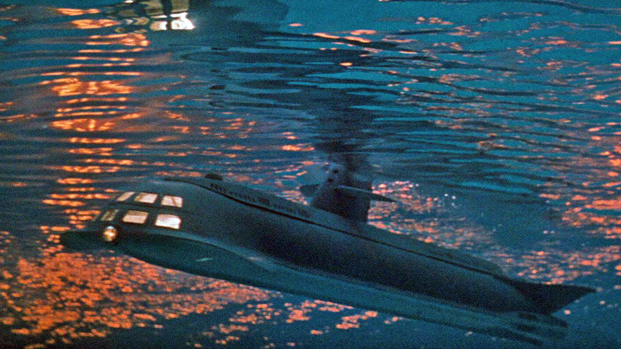 Voyage to the Bottom of the Sea - Spanish TV show backdrop